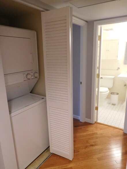 Washer/Dryrer - 1600 Prince St