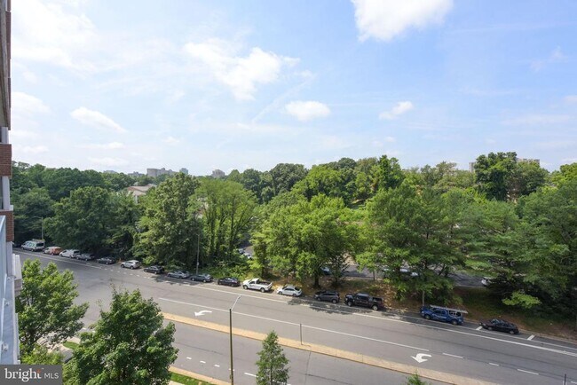 Building Photo - 3101 N Hampton Dr