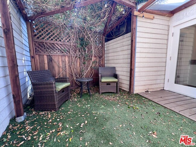 Building Photo - 832 Indiana Ave