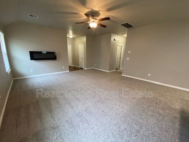 Building Photo - 2432 Fallview Dr