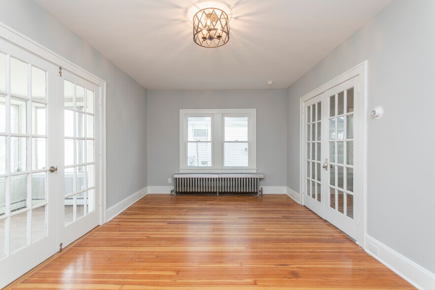 Living Room - 115 N Lafayette Ave