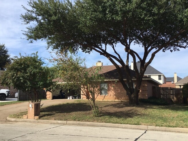 Primary Photo - 3 bedroom single-family in Burleson ISD