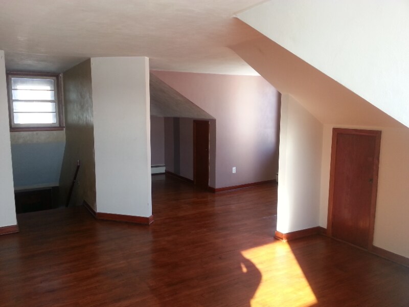 Building Photo - 1530 Main St