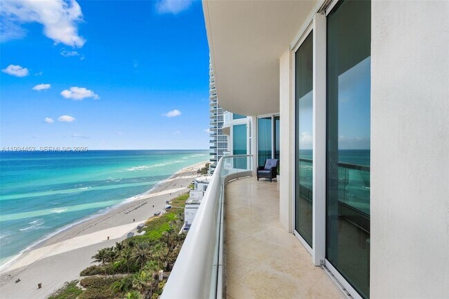 Building Photo - 16047 Collins Ave