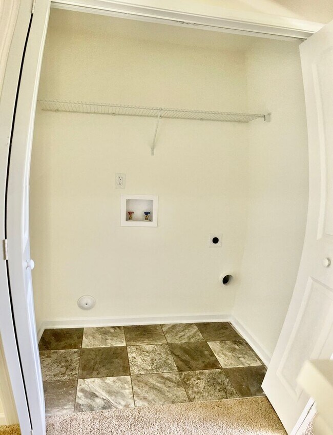 Building Photo - Available Now – Spacious 4BR Home on 1.5 Acres in Rural Hall!