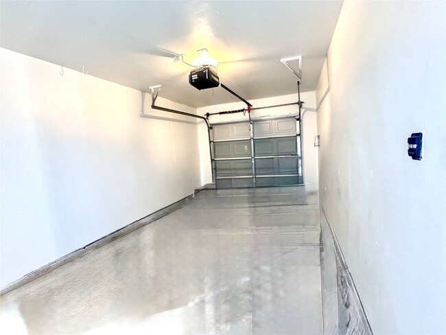 Building Photo - 8225 Gladstone St