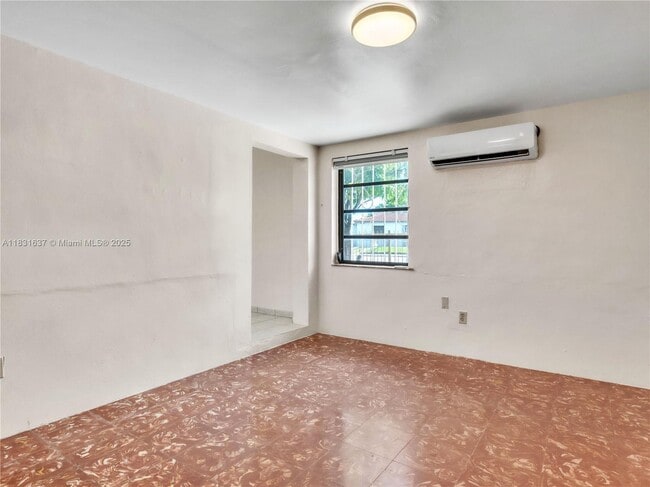 Building Photo - 555 SW 67th Ave