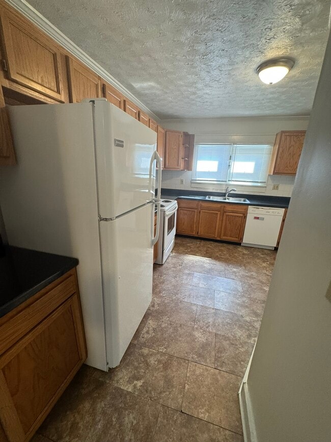 Building Photo - 501 E 1st St