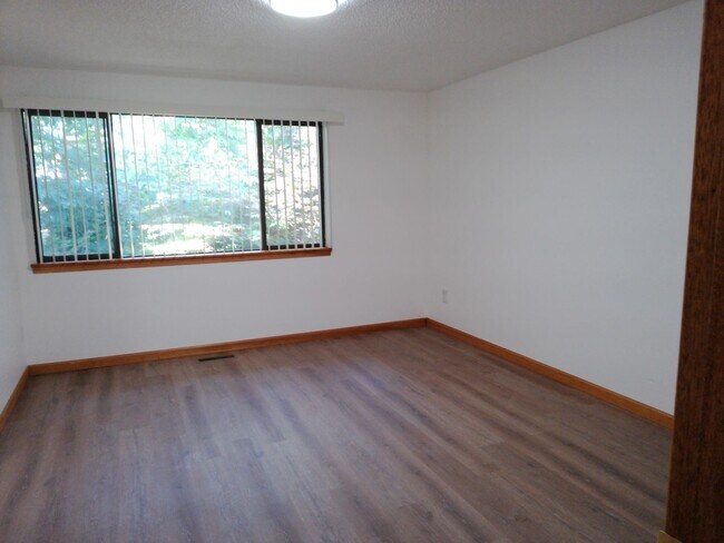 Building Photo - Beautifully Updated 3-Bedroom Home with Of...
