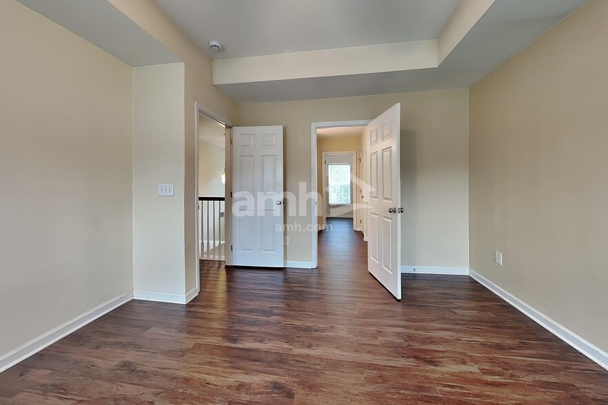 Building Photo - 121 Mockernut Dr