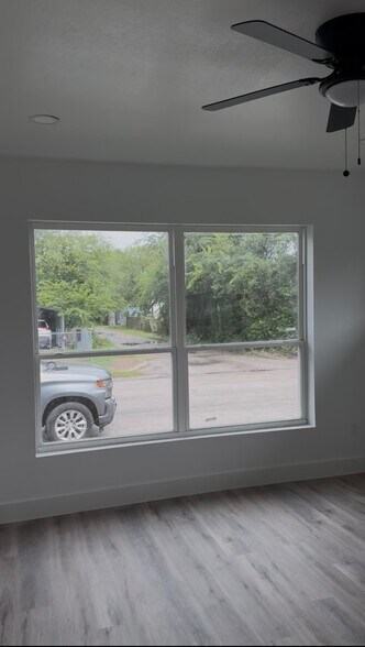 Building Photo - 409 S Calaveras St