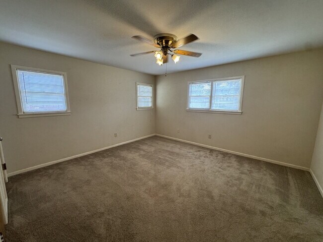 Building Photo - Lovely House Located Minutes From Elementary, Medical District & Texas Tech Campus!