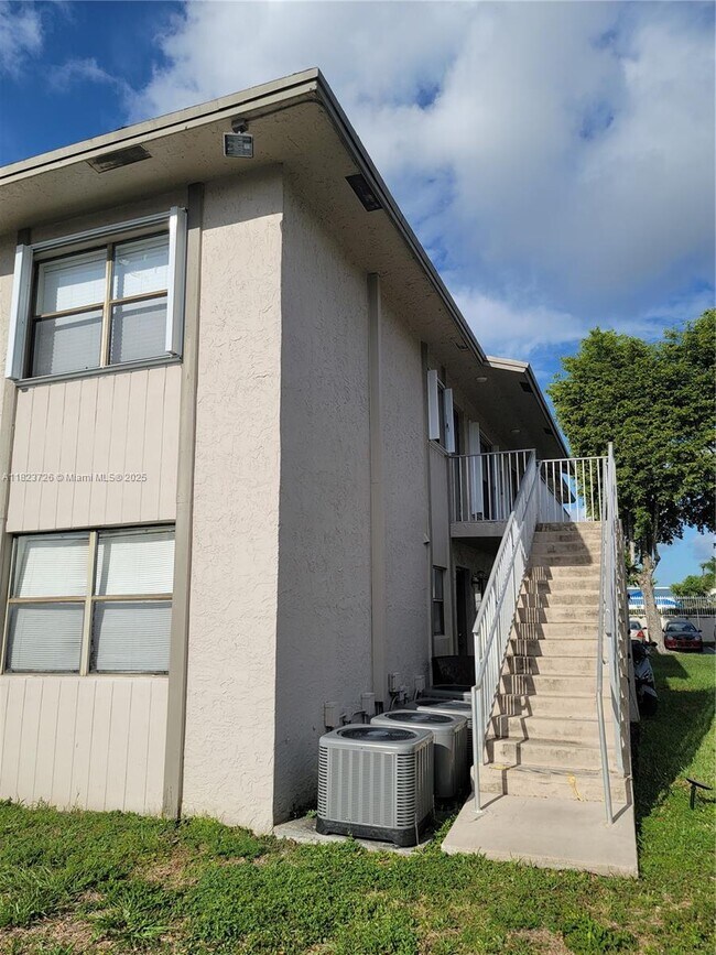 Building Photo - 15354 SW 72nd St
