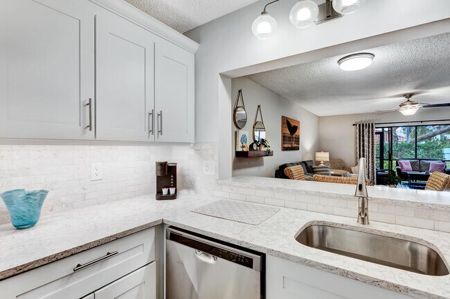 Building Photo - 30 Pelican Pointe Dr