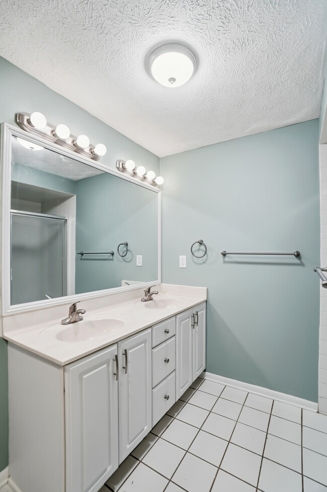 Building Photo - 2481 E Rahn Rd