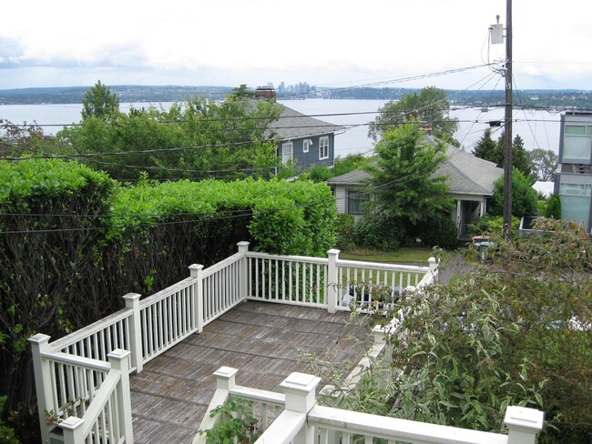 Building Photo - 3bd/2ba House in Leschi