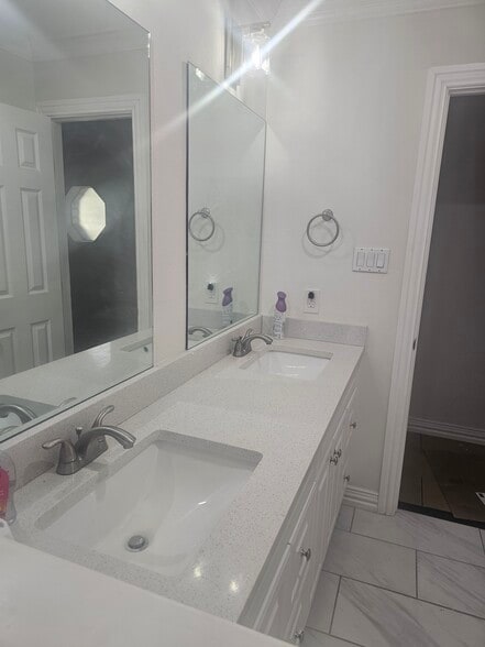 Building Photo - 2720 Westridge Dr