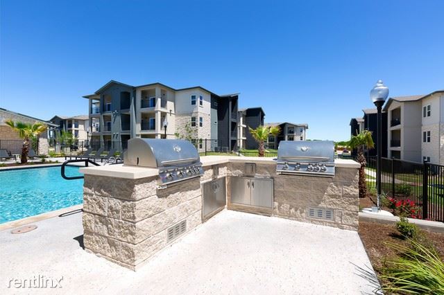 Building Photo - 15001 Strathaven Pass