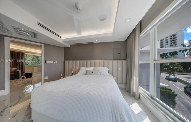 Building Photo - 10190 Collins Ave