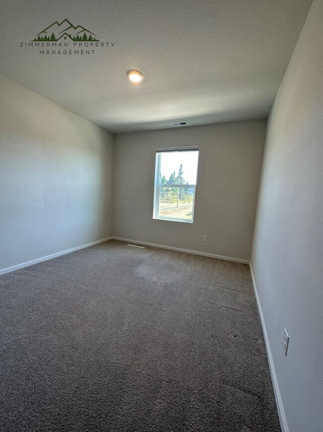 Building Photo - Gorgeous 5-bedroom, 3-bathroom home is desirable Springfield neighborhood