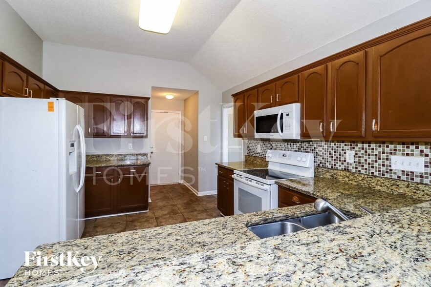 Building Photo - 1535 Far Dr