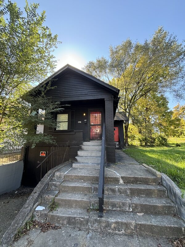 Primary Photo - 1728 Wilson Ave