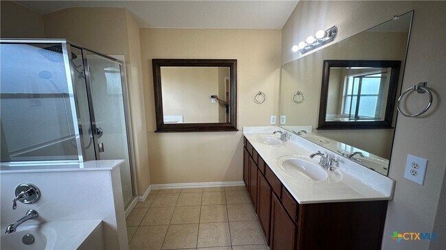 Building Photo - 834 Red Fern Dr