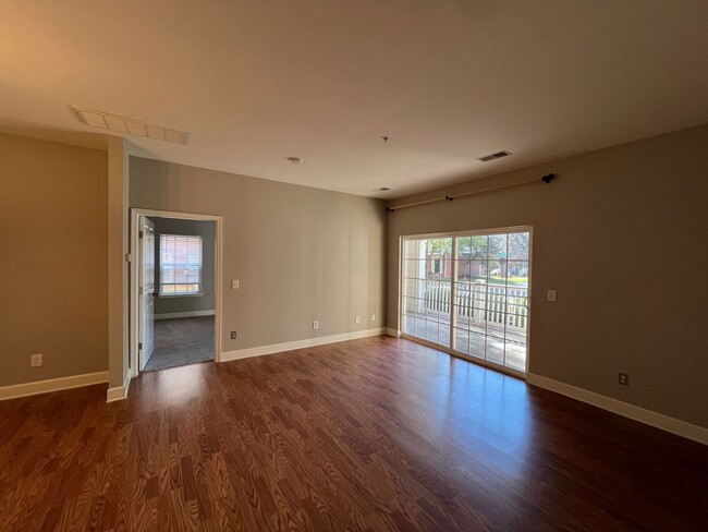 Building Photo - **$300 Off First Month's Rent** 2 Bedroom ...