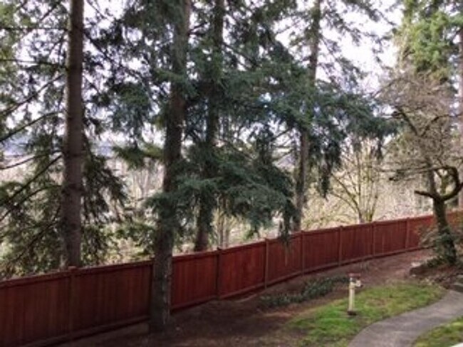 Building Photo - 9474 Woodinville Redmond Rd NE