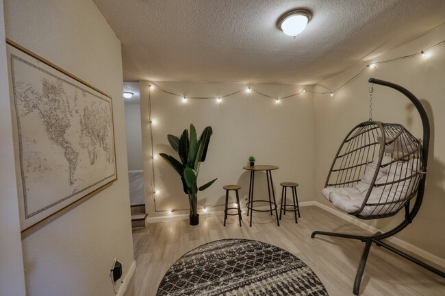 Primary Photo - 250 Arapahoe Dr