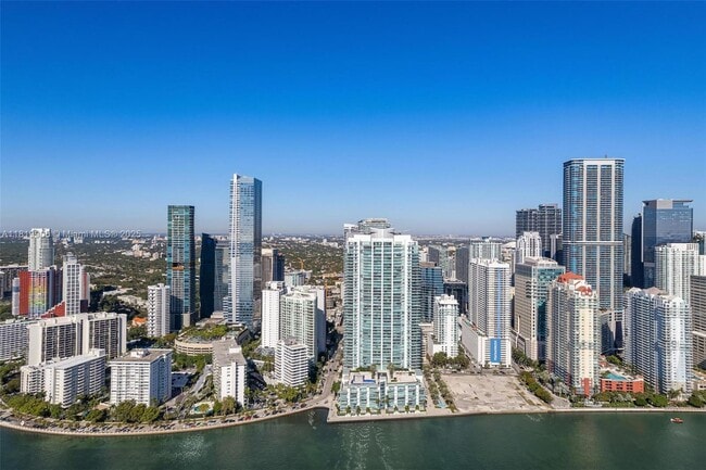Building Photo - 1331 Brickell Bay Dr