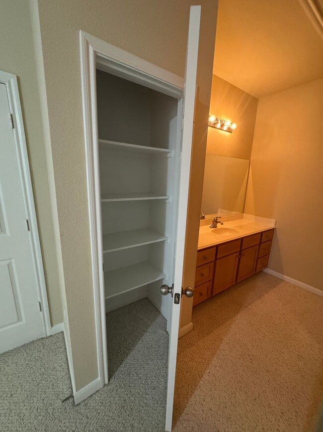 Building Photo - GREAT LOCATION NEAR MEDICAL & USAA | 3 BED...