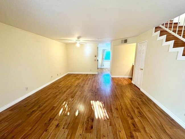 Building Photo - 12251 Moorpark St