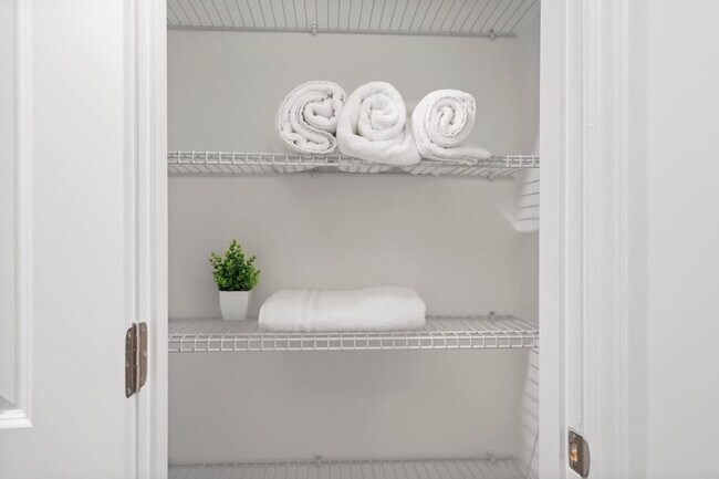 Building Photo - 1131 Fairway Green Ln