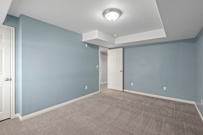 Building Photo - 456 W 2600 N