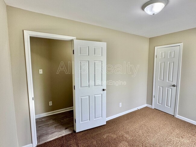 Building Photo - 502 Adler Dr