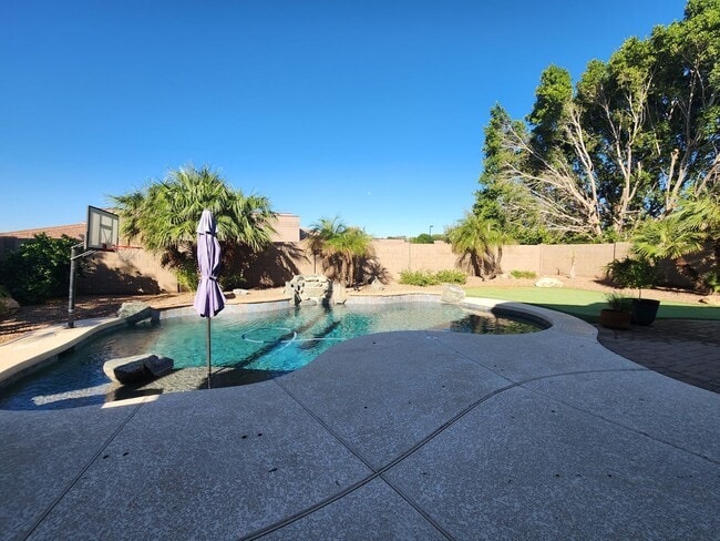 Building Photo - Stunning home in Chandler available for re...
