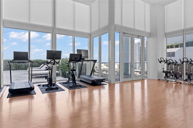 Building Photo - 1040 Biscayne Blvd
