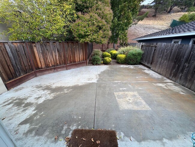 Building Photo - 3307 Shasta Dr