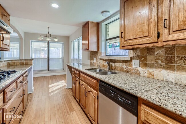 Building Photo - 303 Trailridge Dr