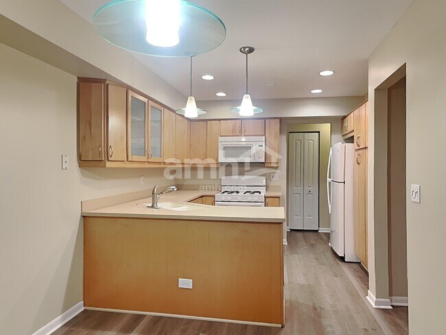 Building Photo - 5 Andover Ct