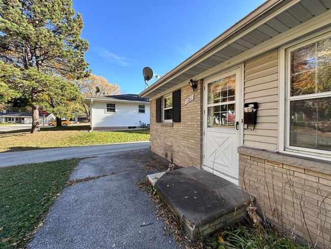 Building Photo - Taft Street Duplex