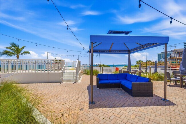Building Photo - 5401 Collins Ave