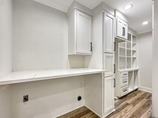 Building Photo - 7323 Sheffield Ct