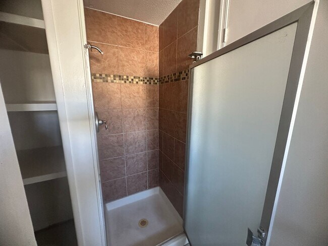 Building Photo - charming 2 bedroom mobile close to River