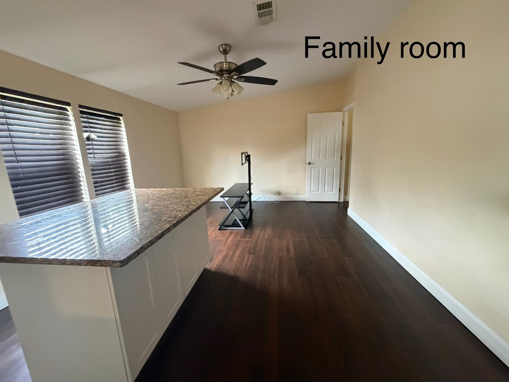 Building Photo - 12106 Waterview Dr