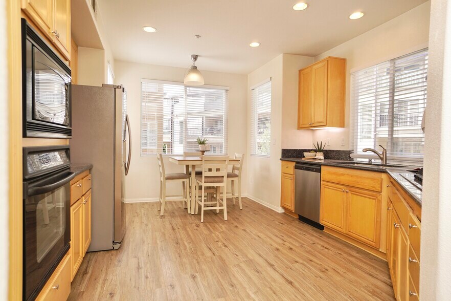 Building Photo - 817 Kalpati Cir