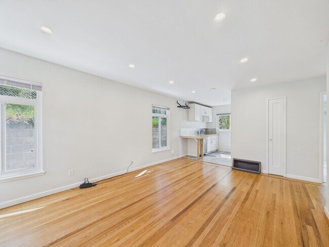 Building Photo - **Bright & Spacious 1BR Near UC Berkeley | Hardwood Floors + Natural Light**