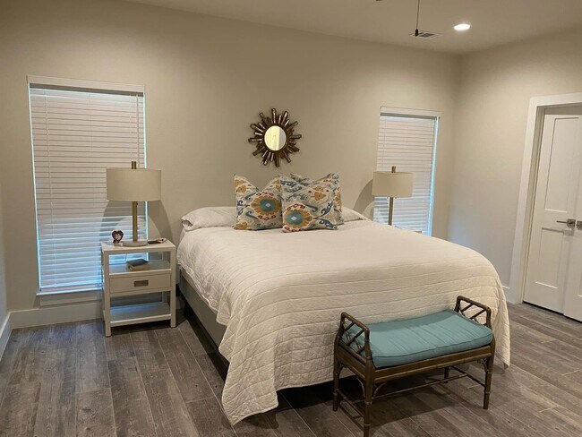 Building Photo - 315 Bluebird Cir