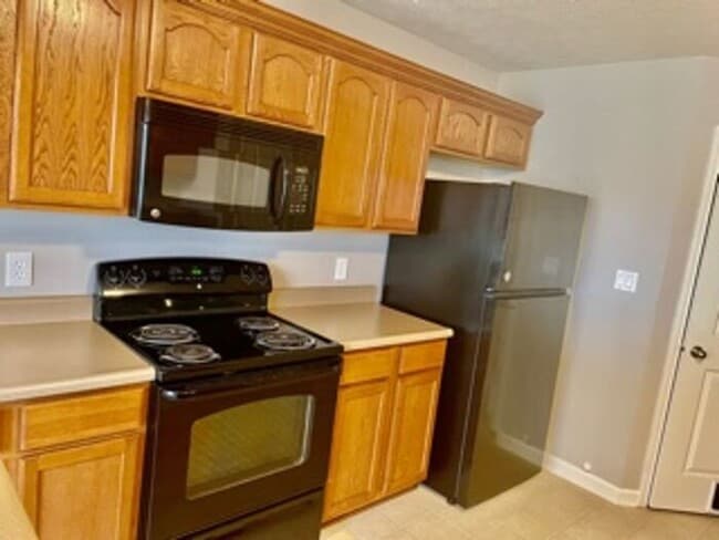 Building Photo - Spacious 3 Bedroom 2.5 bath in Camby!